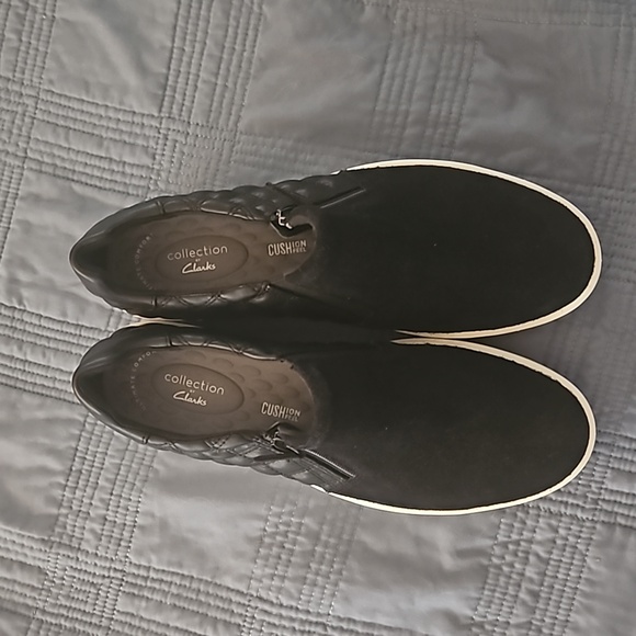 Clarks Layton Step Slip On - Picture 2 of 5